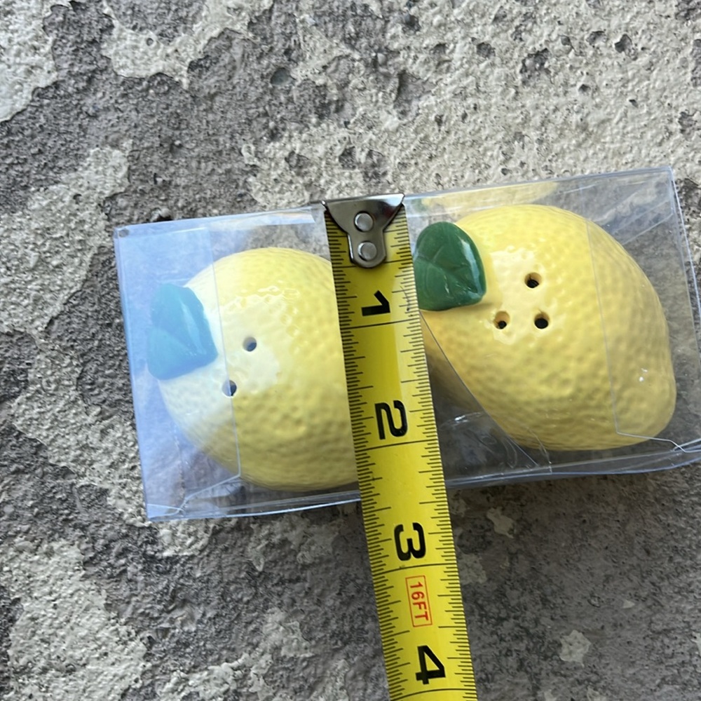 New lemon salt and pepper shakers - Picture 9 of 10